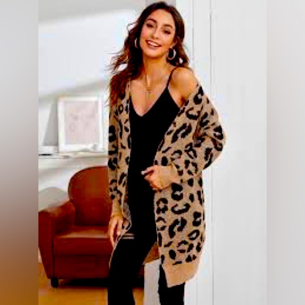 Cozy Oversized Leopard Print Open Cardigan. Size Large US 8-10 but fits up to 14